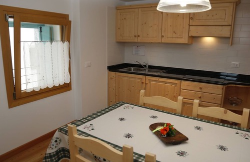 Raveo Apartamento | Cjase Fravins by Interhome