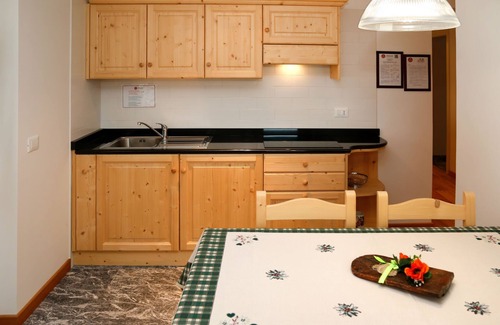 Raveo Apartamento | Cjase Fravins by Interhome