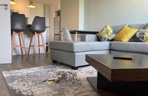 Three Anchor Bay Apartamento | CJ’s OceanCityView Modern Secure 1 bed apartment