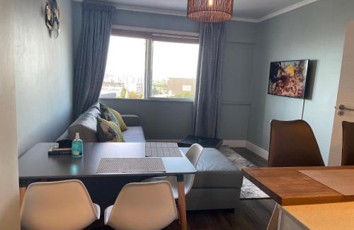 Three Anchor Bay Apartamento | CJ’s OceanCityView Modern Secure 1 bed apartment