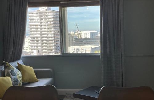 Three Anchor Bay Apartamento | CJ’s OceanCityView Modern Secure 1 bed apartment