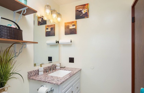 Tantalus Apartamento | CLA - 2 habitaciones / y baño privado con cocina en el área de Kakaako con lanai
