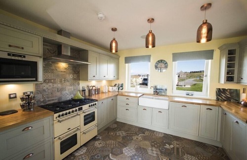 Isle of Lewis Cabaña | CLACH GORM, pet friendly, with open fire in Stornoway