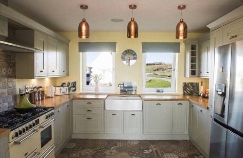 Isle of Lewis Cabaña | CLACH GORM, pet friendly, with open fire in Stornoway