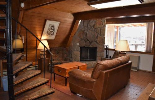 Red River Casa | Claim Jumper A-Frame 1 - On The River - Pet Friendly - WiFi - Cable - Wood Burning Fireplace