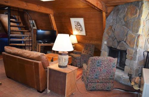 Red River Casa | Claim Jumper A-Frame 1 - On The River - Pet Friendly - WiFi - Cable - Wood Burning Fireplace