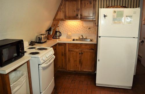 Red River Casa | Claim Jumper A-Frame 1 - On The River - Pet Friendly - WiFi - Cable - Wood Burning Fireplace