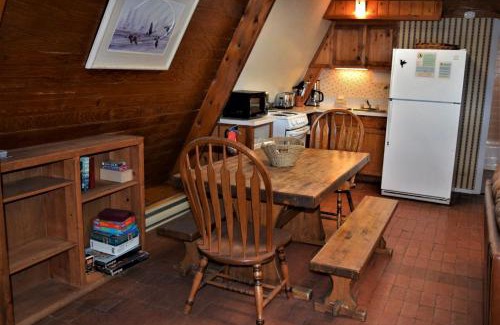 Red River Casa | Claim Jumper A-Frame 1 - On The River - Pet Friendly - WiFi - Cable - Wood Burning Fireplace