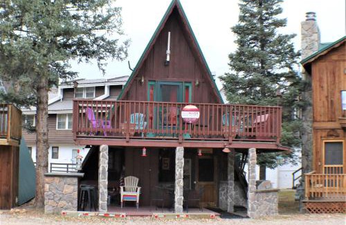 Red River Casa | Claim Jumper A-Frame 5 - Pet Friendly - WiFi - Cable - Grill - Gas Fireplace