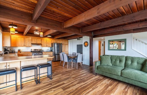 McKinleyville Casa | NEW - Spectacular ocean view stay!