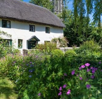 Georgeham Casa | Clare Cottage in heart of Devon village near beach