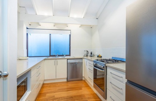 Claremont Casa | Claremont Calmness is a beautiful spacious pet friendly home in the heart of Claremont.