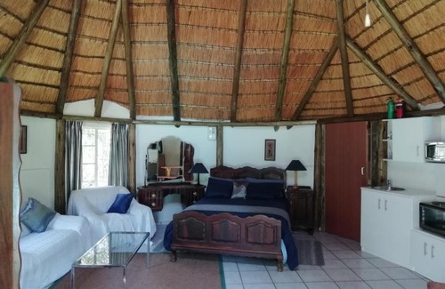 Bethlehem Casa | Clarens socialites, Thatch Cottage #1