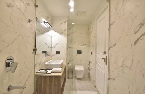Dalhousie Hotel | Claret inn by Lawrence Hotels