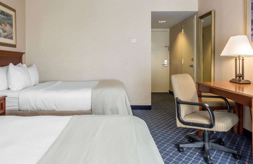 Ronkonkoma Hotel | Clarion Hotel & Conference Center