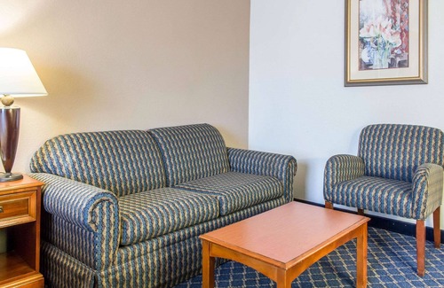 Ronkonkoma Hotel | Clarion Hotel & Conference Center