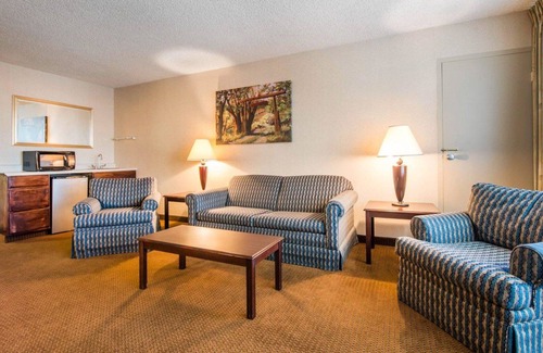 Pueblo Hotel | Clarion Inn and Events Center Pueblo North