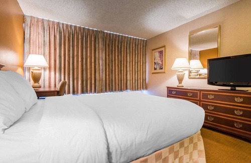 Pueblo Hotel | Clarion Inn and Events Center Pueblo North