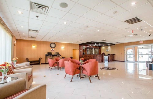 Elmhurst Hotel | Clarion Inn Elmhurst - Oakbrook