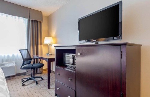 Elmira Hotel | Clarion Inn Elmira-Horseheads