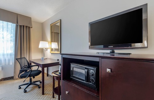 Elmira Hotel | Clarion Inn Elmira-Horseheads