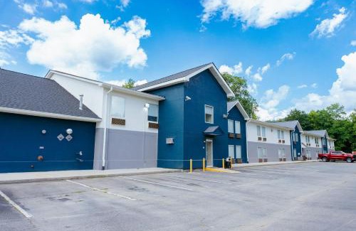 Dillard Hotel | Clarion Pointe-Dillard near Blue Ridge Mountains