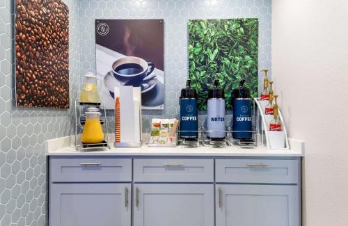 Ederville Hotel | Clarion Pointe - Fort Worth Arlington West