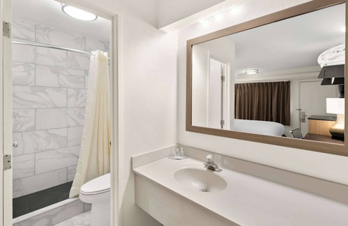 Town Center Hotel | Clarion Pointe Kennesaw Town Center