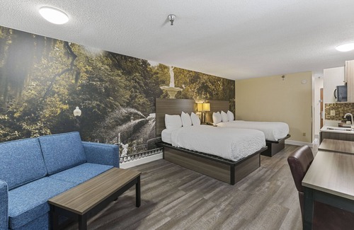 Savannah Hotel | Clarion Pointe Savannah Gateway I-95