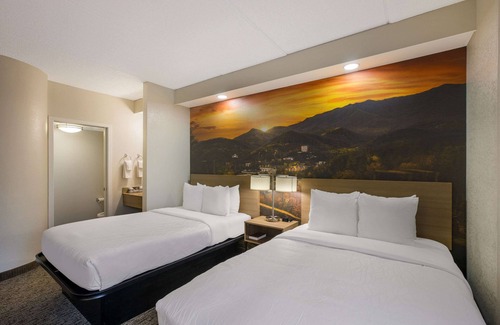 Sevierville Hotel | Clarion Pointe Sevierville-Pigeon Forge