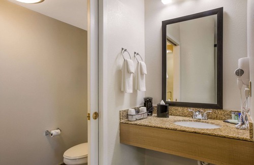 Sevierville Hotel | Clarion Pointe Sevierville-Pigeon Forge