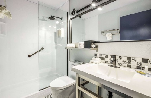 Tallahassee Hotel | Clarion Pointe Tallahassee-State Capitol