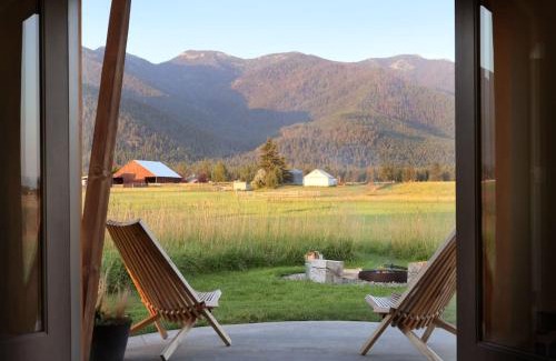 Kalispell Casa | Clark Farm Silos - 5 Silo Mountain View Retreat