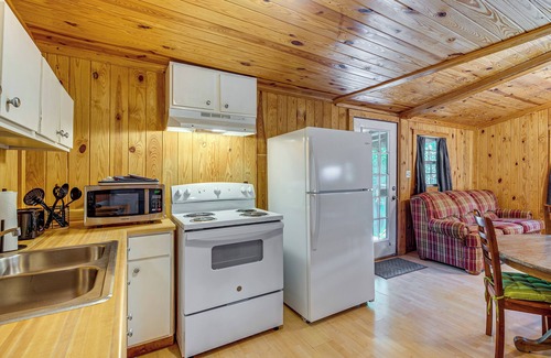 Clarkson Cabina | Clarkson Cabin - 17 Mi to Mammoth Cave Nat’l Park!
