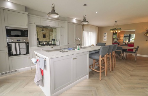 Limavady Cabaña | CLARMES HOUSE, pet friendly, with a garden in Limavady