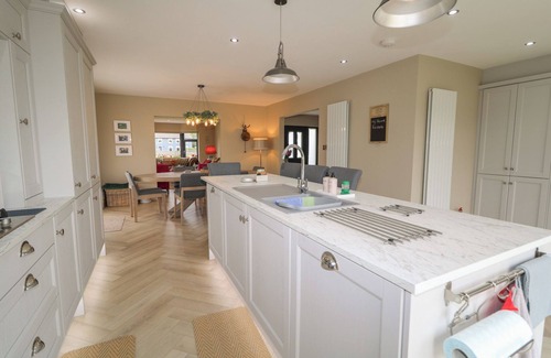 Limavady Cabaña | CLARMES HOUSE, pet friendly, with a garden in Limavady