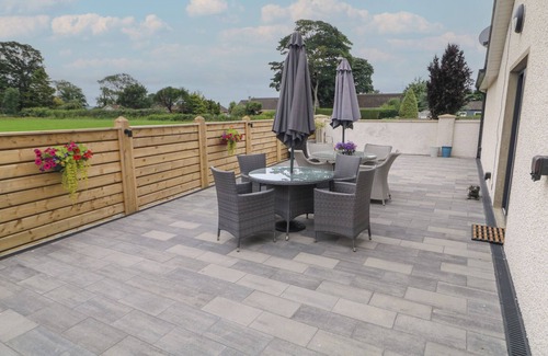 Limavady Cabaña | CLARMES HOUSE, pet friendly, with a garden in Limavady