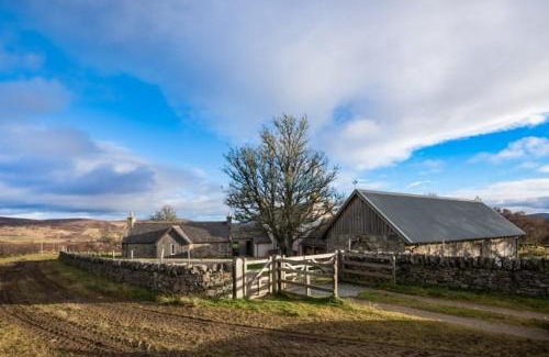 Grantown-on-Spey Casa | Clashindeugle Farmhouse & Annex