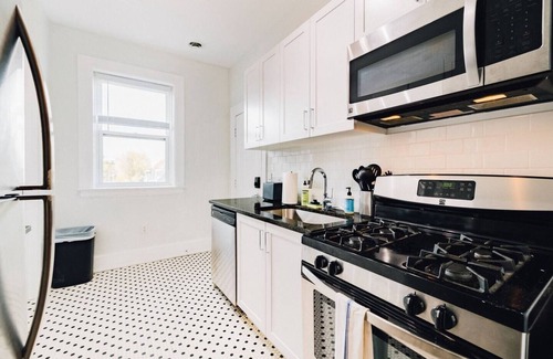 Detroit Apartamento | Classic 2/1 Apt Near Villages | Free Parking