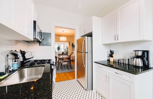 Detroit Apartamento | Classic 2/1 Apt Near Villages | Free Parking