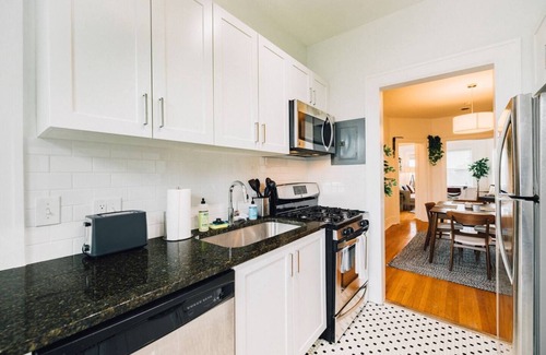 Detroit Apartamento | Classic 2/1 Apt Near Villages | Free Parking