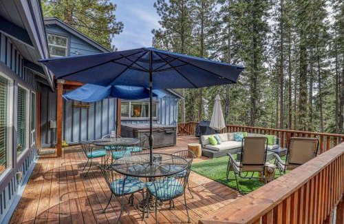 Cedar Flat Casa | Classic 3BD Tahoe Cabin with Hot Tub