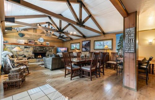 Cedar Flat Casa | Classic 3BD Tahoe Cabin with Hot Tub