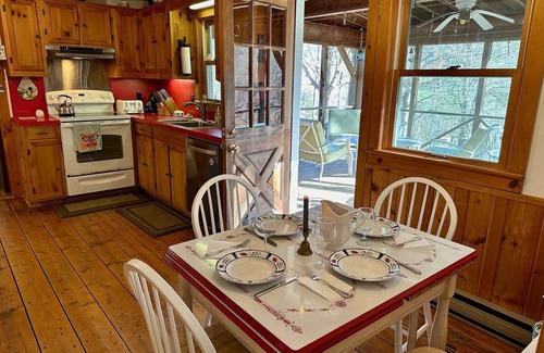 Hadley Otro | Classic Adirondack Lakefront Cottage; 75' Dock; 210 Private Acres for hiking