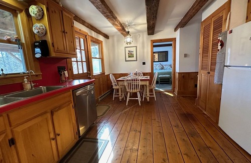 Hadley Otro | Classic Adirondack Lakefront Cottage; 75' Dock; 210 Private Acres for hiking