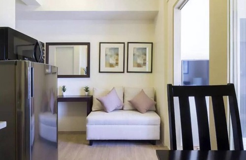 Pio del Pilar Condominio | Unidad clásica y moderna de 1 dormitorio Makati