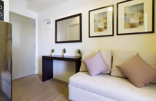 Pio del Pilar Condominio | Unidad clásica y moderna de 1 dormitorio Makati