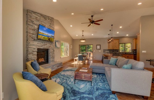 Tahoe Paradise Casa | Classic Arcade, Foosball, Telescope, Built in 2020, Spa + 10mins to Lake – Paradise Point