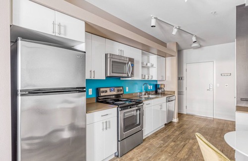 West Woodland Apartamento | Classic Ballard 1BR w/ BBQ, Lounge & W/D, onsite retail, by Blueground