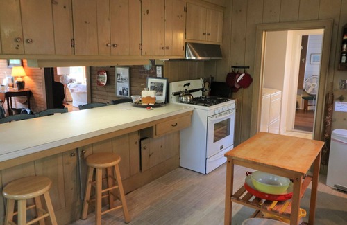 Kennebunk Casa | Classic Beach Cottage - Short Walk to Kennebunk Beach